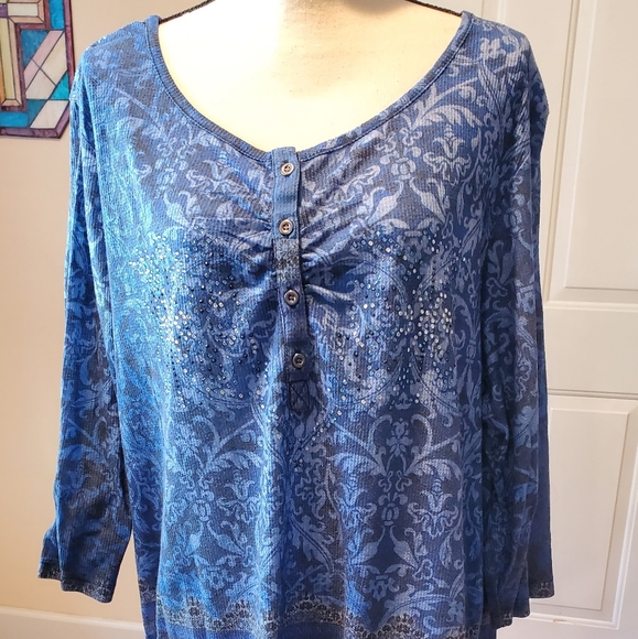Avenue Blue Top with Small Rhinestones .Size 26/28 - Picture 2 of 9